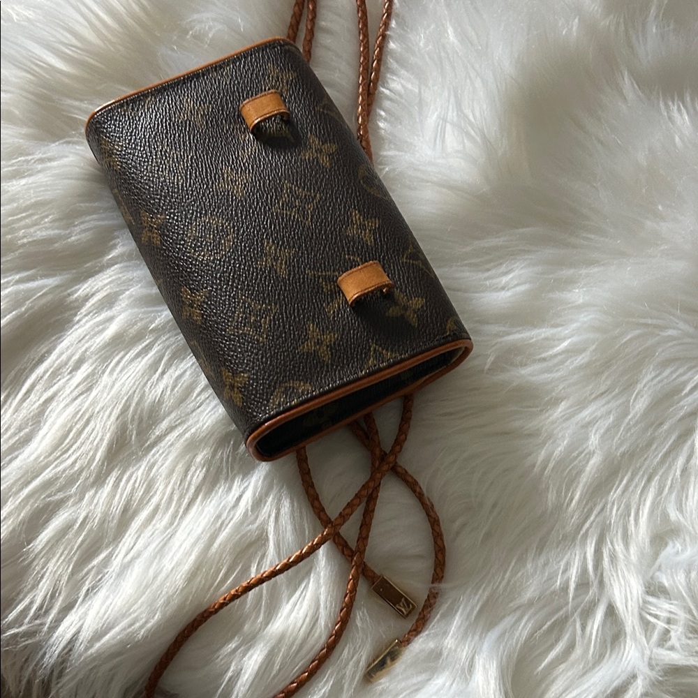 Louis Vuitton Brown and Gold Monogram Clutch - Picture 3 of 5